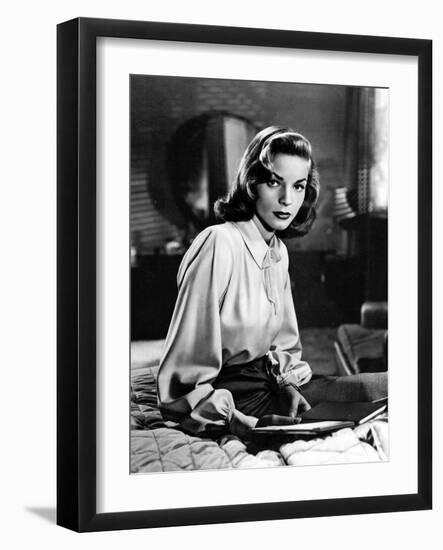 DARK PASSAGE, 1947 directed by DELMER DAVES Lauren Bacall (b/w photo)-null-Framed Photo