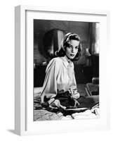 DARK PASSAGE, 1947 directed by DELMER DAVES Lauren Bacall (b/w photo)-null-Framed Photo