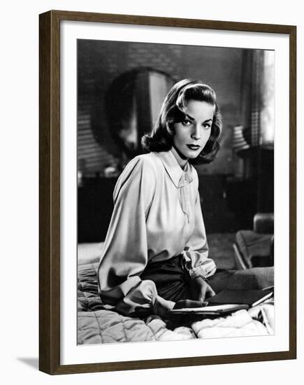 DARK PASSAGE, 1947 directed by DELMER DAVES Lauren Bacall (b/w photo)-null-Framed Photo