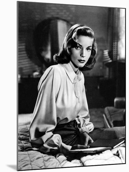 DARK PASSAGE, 1947 directed by DELMER DAVES Lauren Bacall (b/w photo)-null-Mounted Photo