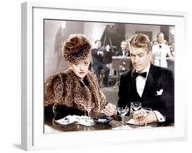 DARK VICTORY, from left: Bette Davis, Ronald Reagan, 1939-null-Framed Photo