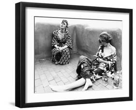 David Bowie, Candy Clark, the Man Who Fell to Earth, 1976-null-Framed Photographic Print
