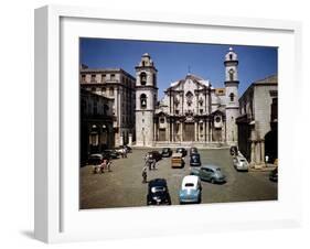 December 1946: Street Scene in Front of Columbus Cathedral in Havana, Cuba-Eliot Elisofon-Framed Photographic Print