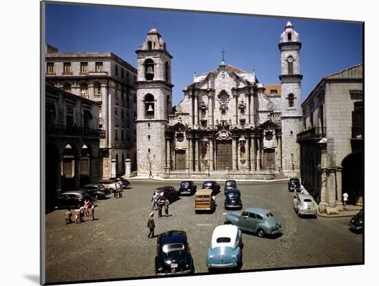 December 1946: Street Scene in Front of Columbus Cathedral in Havana, Cuba-Eliot Elisofon-Mounted Photographic Print