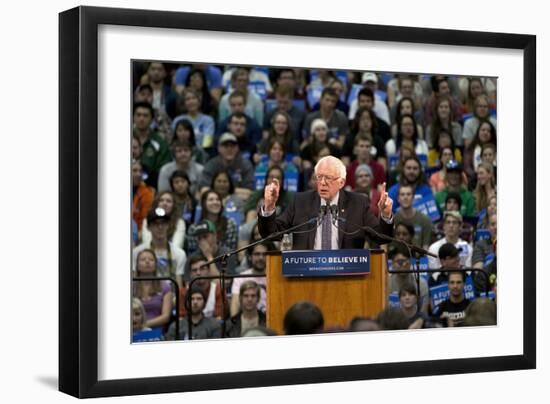 DEM 2016 Sanders-Jacquelyn Martin-Framed Photographic Print