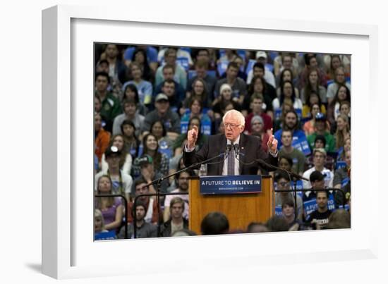 DEM 2016 Sanders-Jacquelyn Martin-Framed Photographic Print