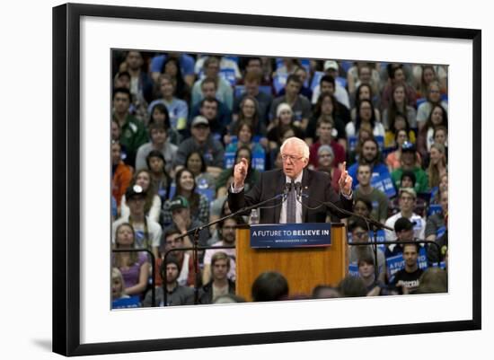 DEM 2016 Sanders-Jacquelyn Martin-Framed Photographic Print