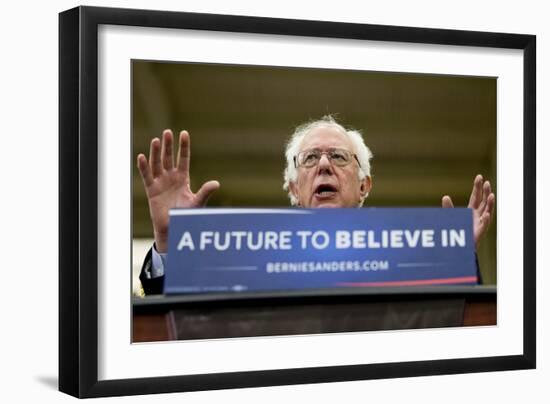 DEM 2016 Sanders-Jacquelyn Martin-Framed Photographic Print