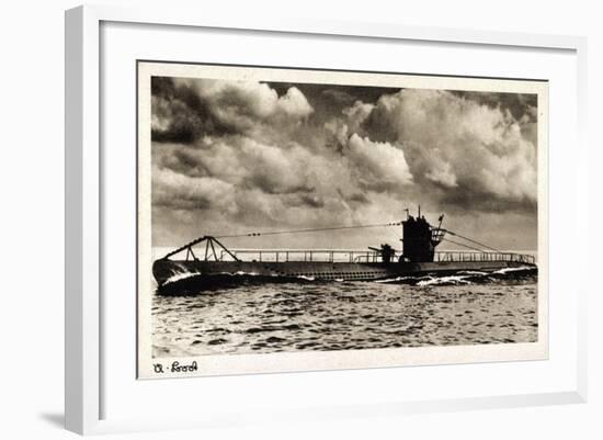 Deutsches U Boot Beim Auftauchen in Fahrt Auf See-null-Framed Giclee Print