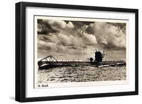 Deutsches U Boot Beim Auftauchen in Fahrt Auf See-null-Framed Premium Giclee Print