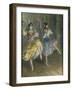 Deux danseuses espagnoles, sur scène, jouant des castagnettes-Juan Roig y Soler-Framed Giclee Print