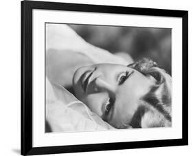 DIAL M FOR MURDER, 1954 directed by ALFRED HITCHCOCK Grace Kelly (b/w photo)-null-Framed Photo