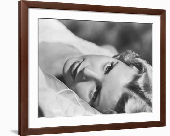 DIAL M FOR MURDER, 1954 directed by ALFRED HITCHCOCK Grace Kelly (b/w photo)-null-Framed Photo