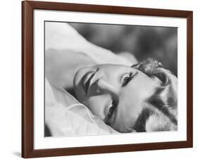 DIAL M FOR MURDER, 1954 directed by ALFRED HITCHCOCK Grace Kelly (b/w photo)-null-Framed Photo