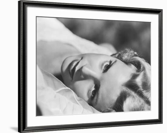 DIAL M FOR MURDER, 1954 directed by ALFRED HITCHCOCK Grace Kelly (b/w photo)-null-Framed Photo