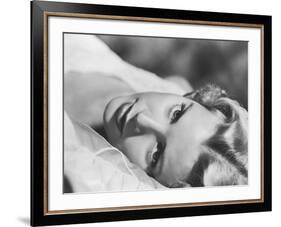 DIAL M FOR MURDER, 1954 directed by ALFRED HITCHCOCK Grace Kelly (b/w photo)-null-Framed Photo