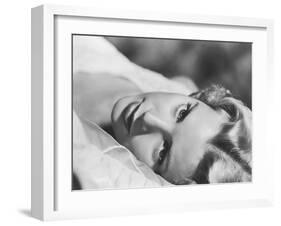 DIAL M FOR MURDER, 1954 directed by ALFRED HITCHCOCK Grace Kelly (b/w photo)-null-Framed Photo