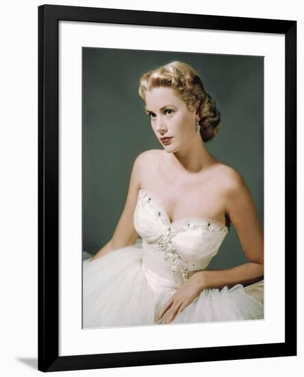 DIAL M FOR MURDER, 1954 directed by ALFRED HITCHCOCK Grace Kelly (photo)-null-Framed Photo