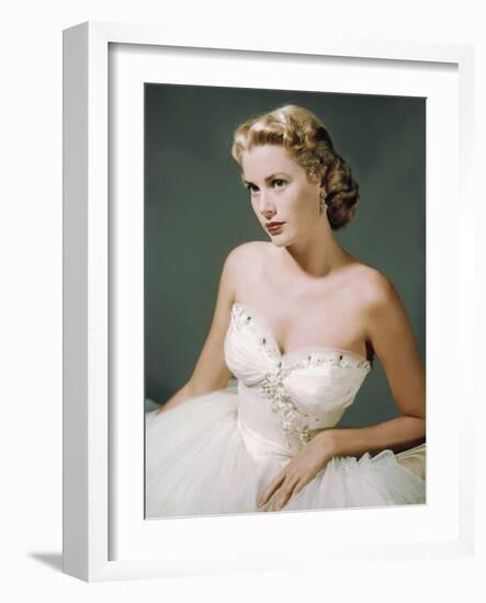 DIAL M FOR MURDER, 1954 directed by ALFRED HITCHCOCK Grace Kelly (photo)-null-Framed Photo