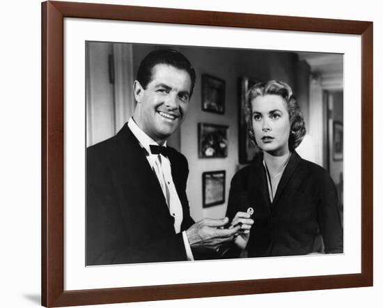 DIAL M FOR MURDER, 1954 directed by ALFRED HITCHCOCK Robert Cummings and Grace Kelly (b/w photo)-null-Framed Photo