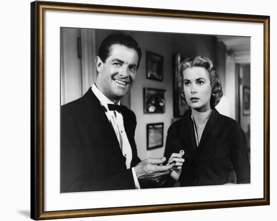 DIAL M FOR MURDER, 1954 directed by ALFRED HITCHCOCK Robert Cummings and Grace Kelly (b/w photo)-null-Framed Photo