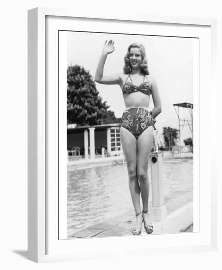 Diana Dors-null-Framed Photo