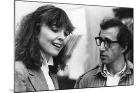 Diane Keaton and Woody Allen MANHATTAN, 1979 directed by Woody Allen (b/w photo)-null-Mounted Photo