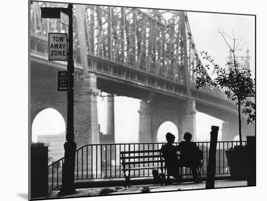 Diane Keaton and Woody Allen MANHATTAN, 1979 directed by Woody Allen (b/w photo)-null-Mounted Photo