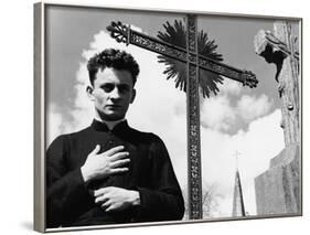 Diary Of A Country Priest, (aka Journal D'Un Cure De Campagne), Claude Laydu, 1951-null-Framed Photo