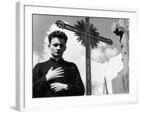 Diary Of A Country Priest, (aka Journal D'Un Cure De Campagne), Claude Laydu, 1951-null-Framed Photo