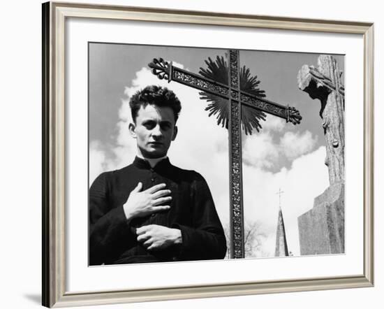 Diary Of A Country Priest, (aka Journal D'Un Cure De Campagne), Claude Laydu, 1951-null-Framed Photo