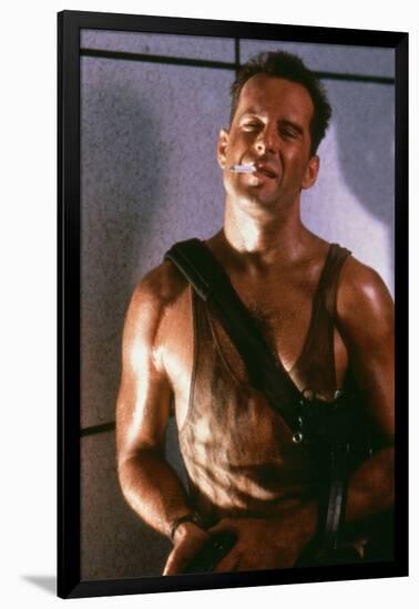 DIE HARD, 1988 directed by JOHN Mc TIERNAN Bruce Willis (photo)-null-Framed Photo