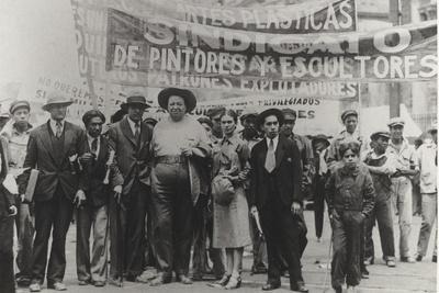 https://imgc.allpostersimages.com/img/posters/diego-rivera-and-frida-kahlo-in-the-may-day-parade-mexico-city-1st-may-1929_u-L-PJPY5Y0.jpg?artPerspective=n