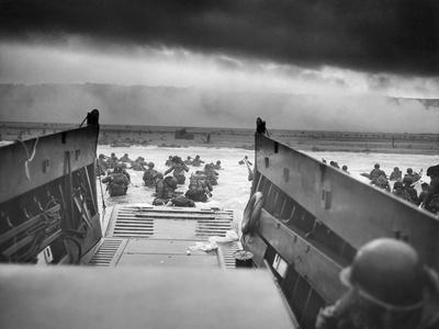 https://imgc.allpostersimages.com/img/posters/digitally-restored-world-war-ii-photo-of-american-troops-approaching-omaha-beach_u-L-PN8GOU0.jpg?artPerspective=n