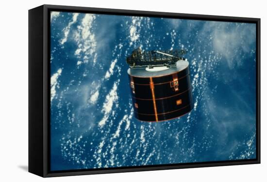 Discovery Satellite in Orbit-null-Framed Stretched Canvas