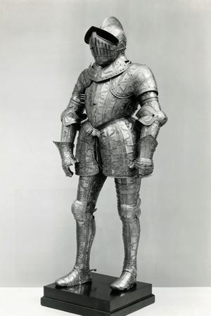 https://imgc.allpostersimages.com/img/posters/display-of-a-knights-armor_u-L-PZOG900.jpg?artPerspective=n
