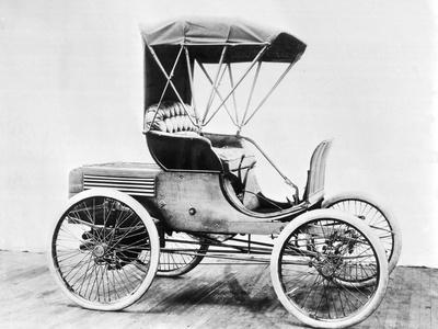 https://imgc.allpostersimages.com/img/posters/display-of-an-early-winston-automobile_u-L-PZOFPA0.jpg?artPerspective=n