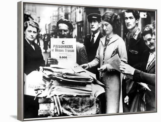 Distribution of the First Official Lists of Wounded and Captured French People, Paris, 25 July 1940-null-Framed Photographic Print