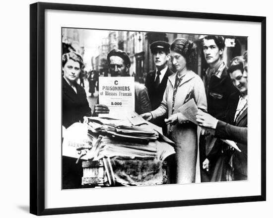 Distribution of the First Official Lists of Wounded and Captured French People, Paris, 25 July 1940-null-Framed Photographic Print