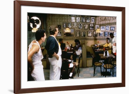 DO THE RIGHT THING de SpikeLee avec John Turturro, Danny Aiello, Giancarlo Esposito et Spike Lee, 1-null-Framed Photo