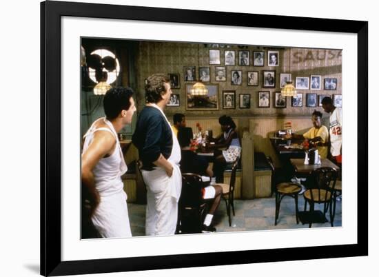 DO THE RIGHT THING de SpikeLee avec John Turturro, Danny Aiello, Giancarlo Esposito et Spike Lee, 1-null-Framed Photo