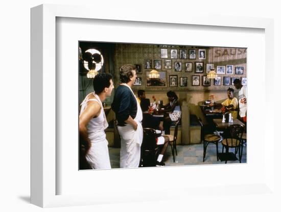 DO THE RIGHT THING de SpikeLee avec John Turturro, Danny Aiello, Giancarlo Esposito et Spike Lee, 1-null-Framed Photo