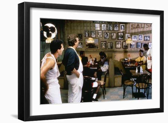 DO THE RIGHT THING de SpikeLee avec John Turturro, Danny Aiello, Giancarlo Esposito et Spike Lee, 1-null-Framed Photo