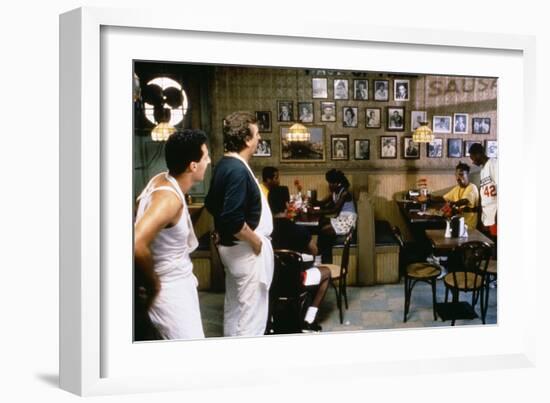 DO THE RIGHT THING de SpikeLee avec John Turturro, Danny Aiello, Giancarlo Esposito et Spike Lee, 1-null-Framed Photo