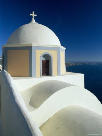 https://imgc.allpostersimages.com/img/posters/domed-church-and-view-out-to-sea-fira-santorini-greece_u-L-P2GC500.jpg?artPerspective=n
