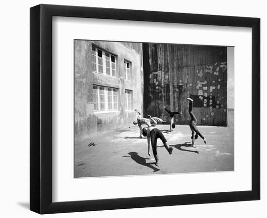 Don't Move 1, 2015-Jaschi Klein-Framed Photographic Print