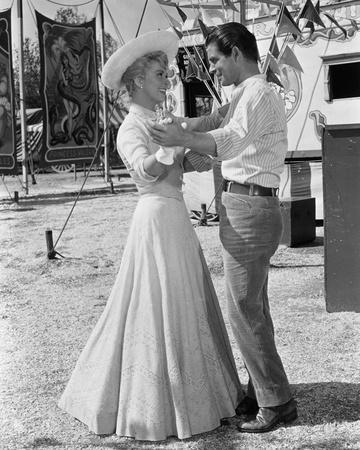 Doris day wedding dress 2025