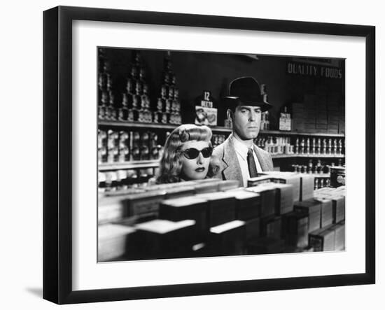 DOUBLE INDEMNITY, 1944 directed by BILLY WILDER Barbara Stanwyck and Fred McMurray (b/w photo)-null-Framed Photo