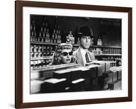 DOUBLE INDEMNITY, 1944 directed by BILLY WILDER Barbara Stanwyck and Fred McMurray (b/w photo)-null-Framed Photo