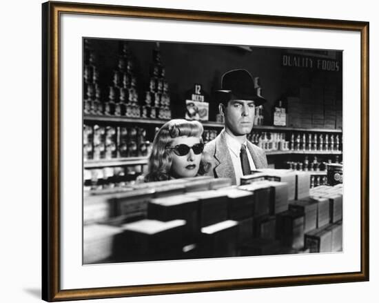 DOUBLE INDEMNITY, 1944 directed by BILLY WILDER Barbara Stanwyck and Fred McMurray (b/w photo)-null-Framed Photo